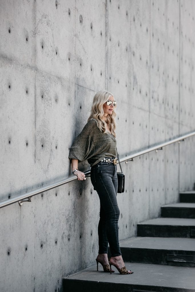 How to style gray skinny jeans 