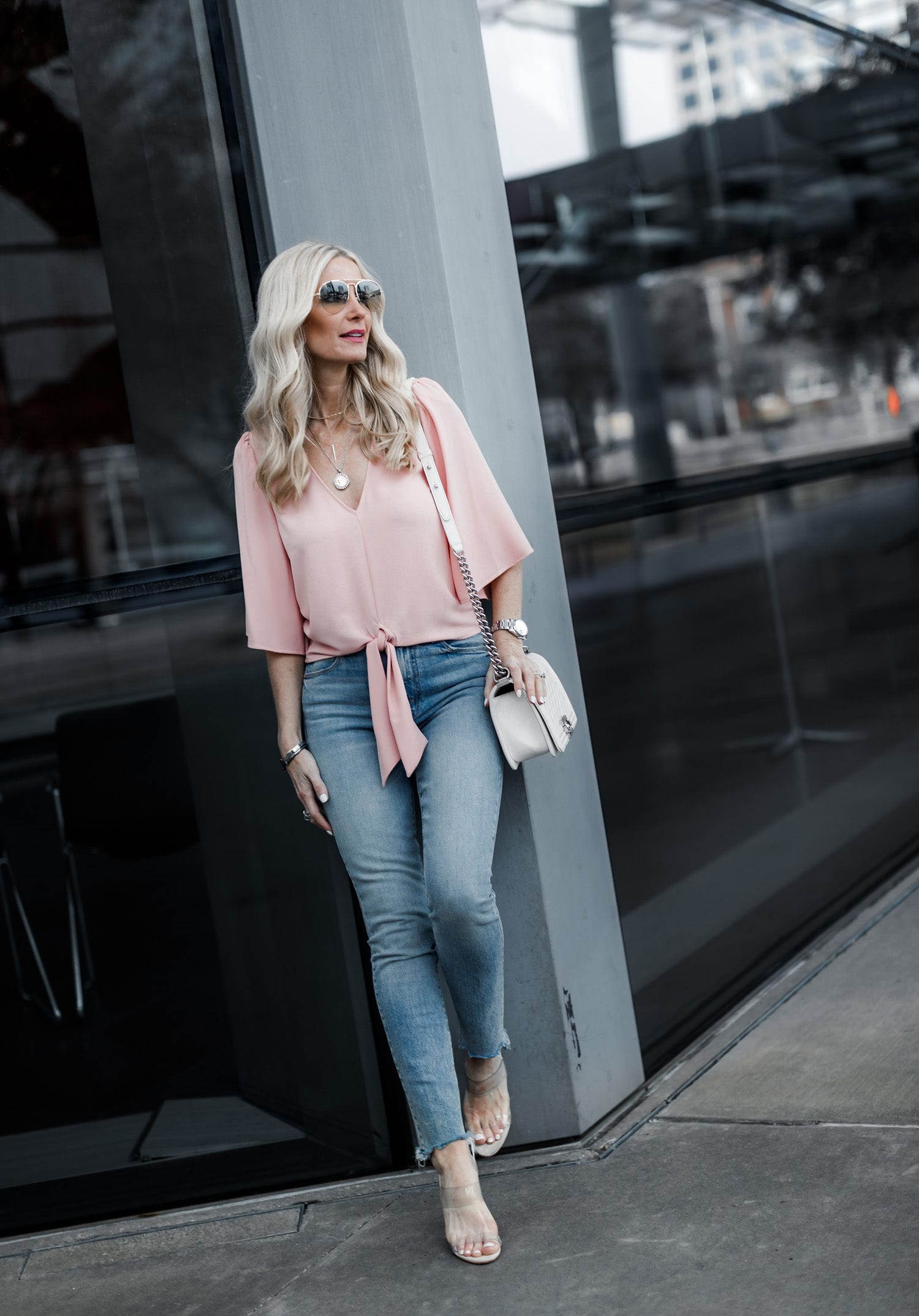 Dallas style blogger wearing Mother denim jeans and pink sprint top