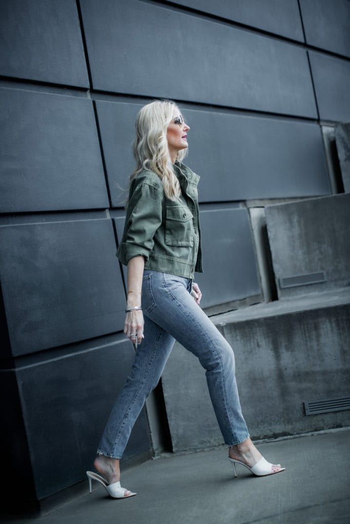 How to style a green military jacket and jeans 