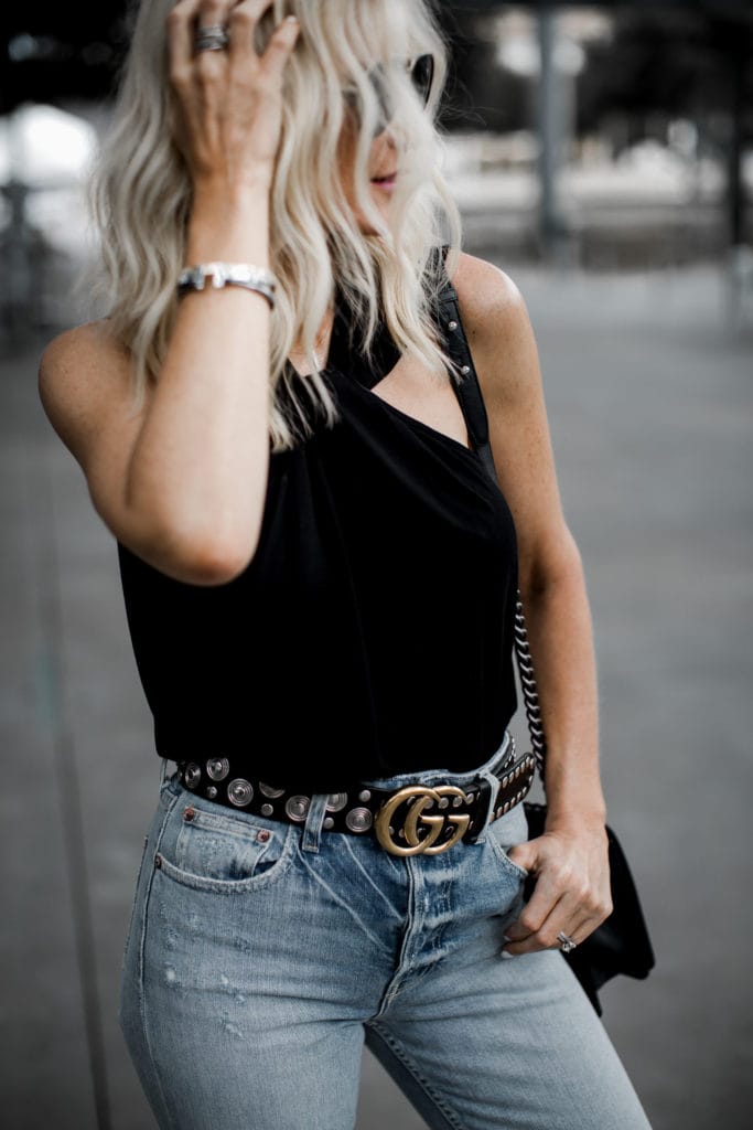 Dallas blogger wearing a Gucci belt and skinny jeans