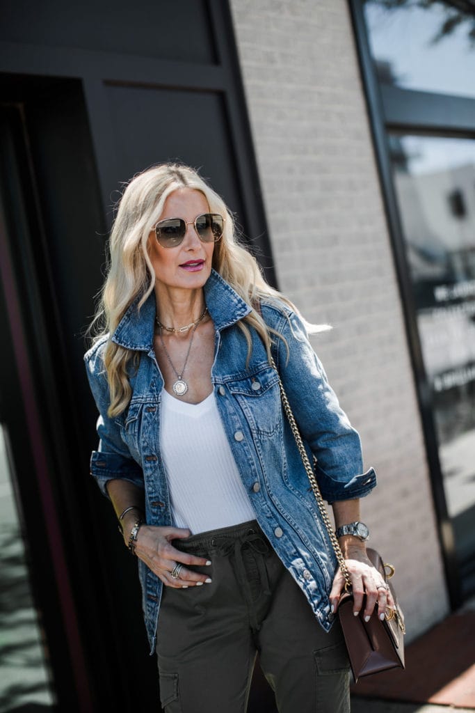 Dallas blogger wearing Madewell jean jacket 
