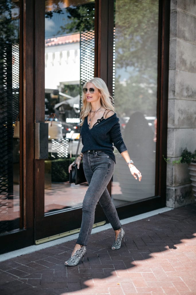 How to style gray skinny jeans