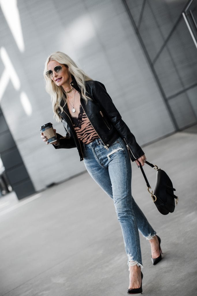 Dallas blogger wearing Agolde jeans and heels