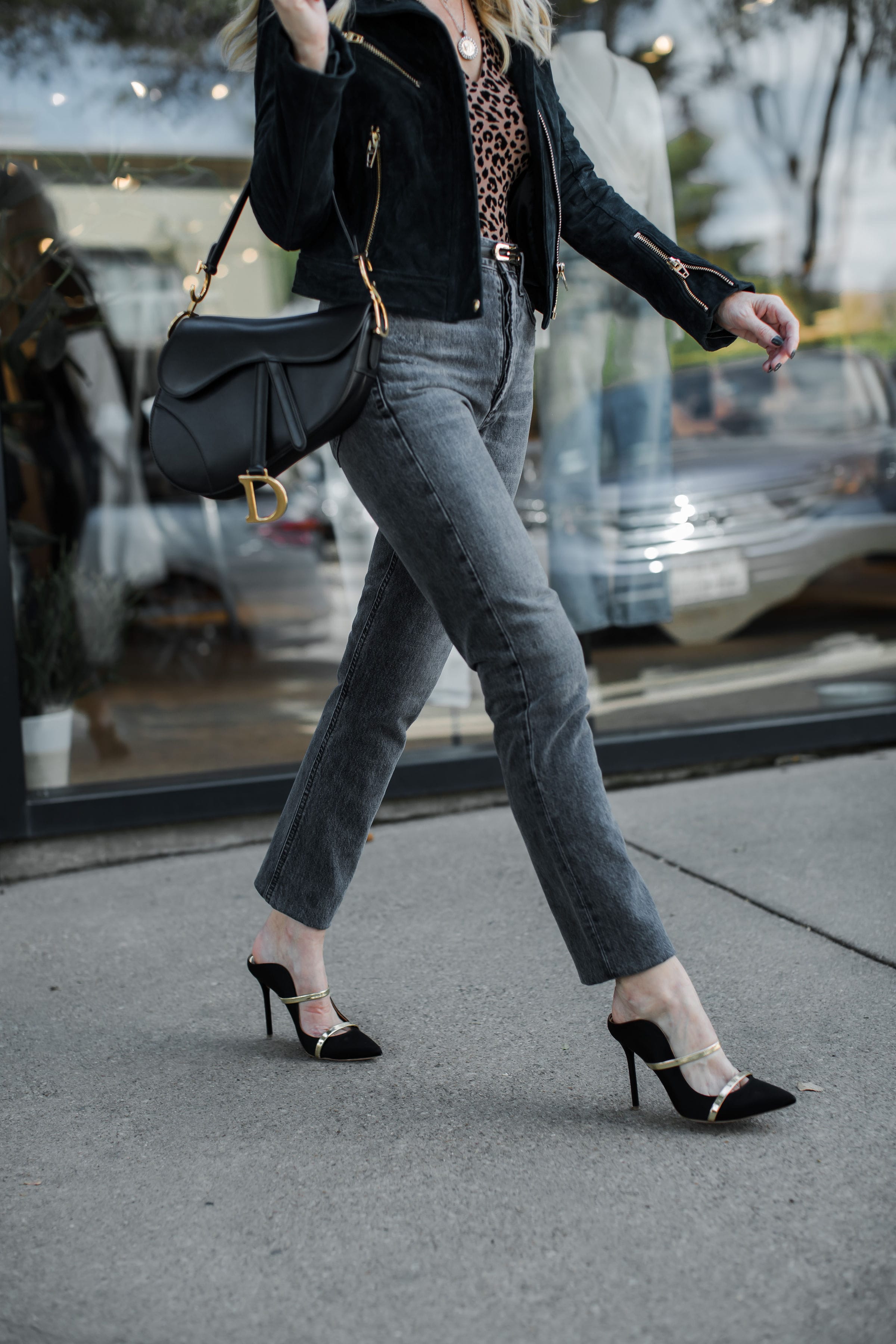 Dallas Fashion Blogger Carrying A Dior Saddle Bag