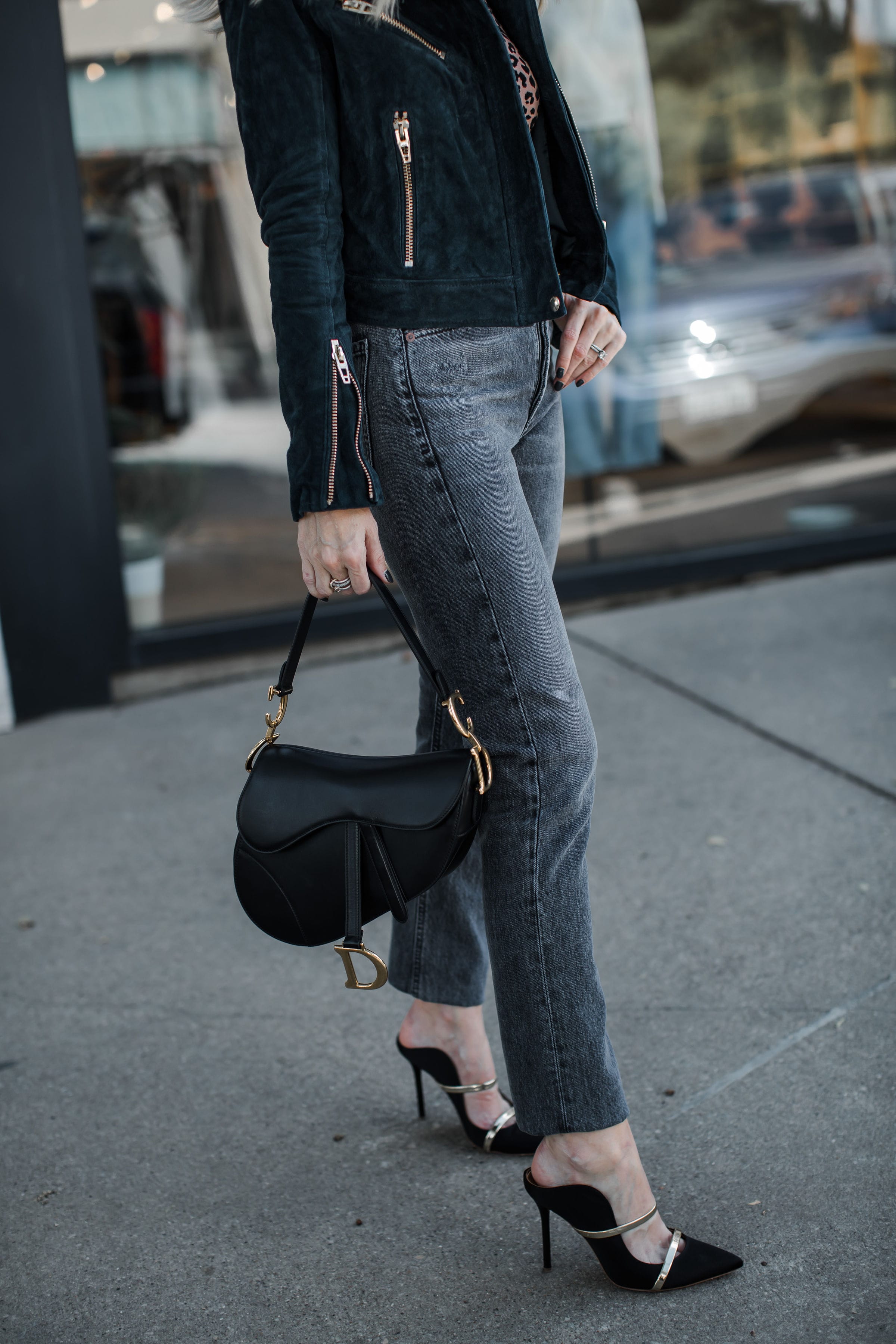 Dallas Influencer Carrying A Dior Saddle Bag
