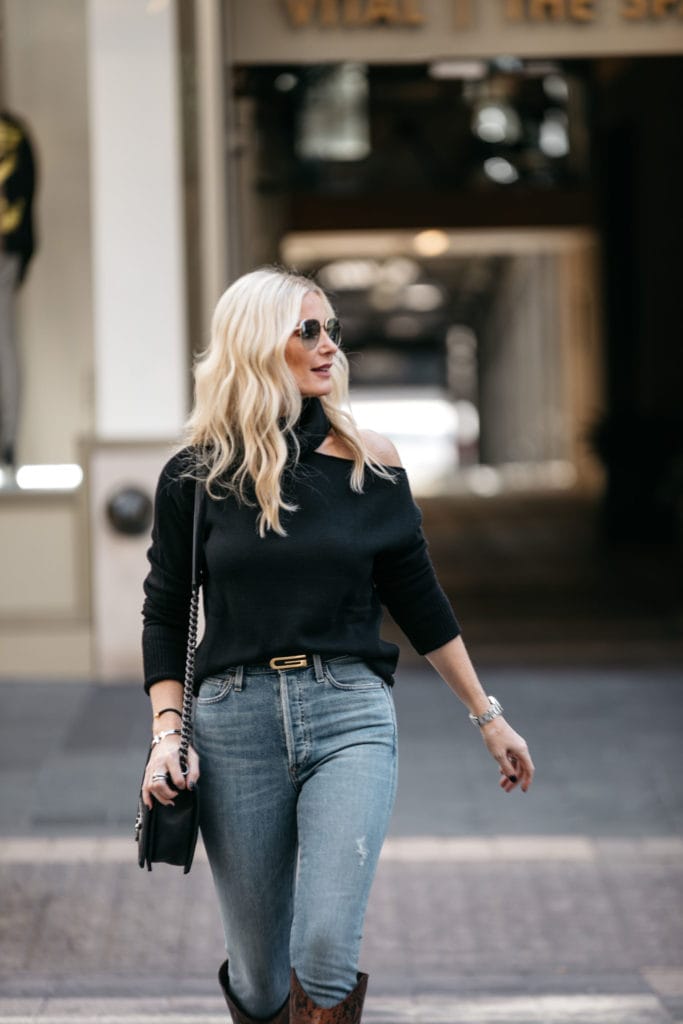 Dallas fashion blogger wearing a Gucci belt and denim