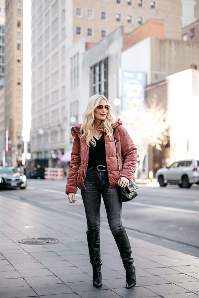 Dallas blogger wearing a puffer jacket