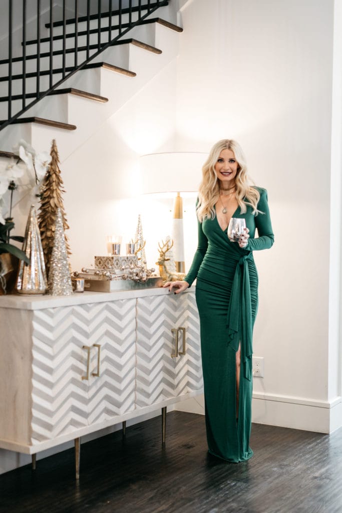 Dallas blogger wearing a holiday dress