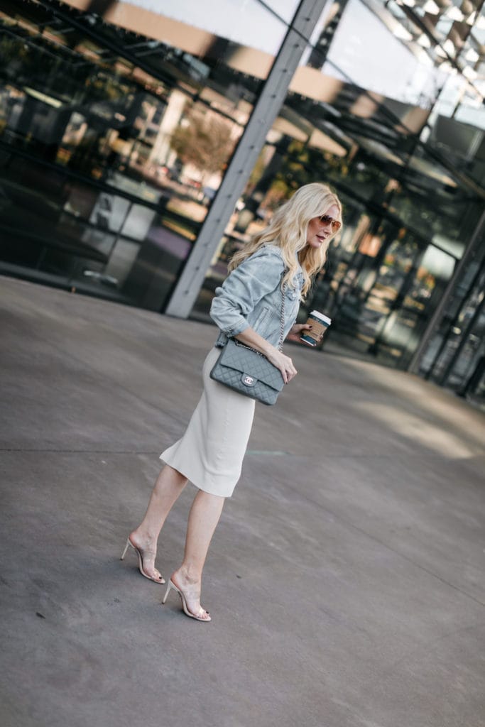 Dallas blogger wearing nude heels and a cross body bag