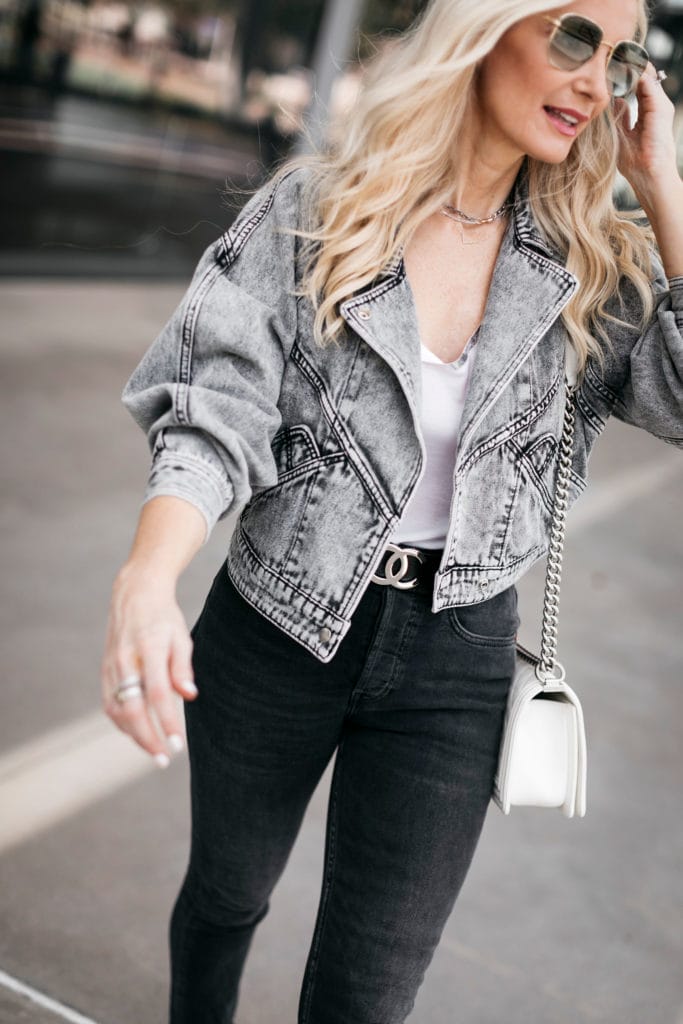Fashion blogger wearing black jeans and aviators