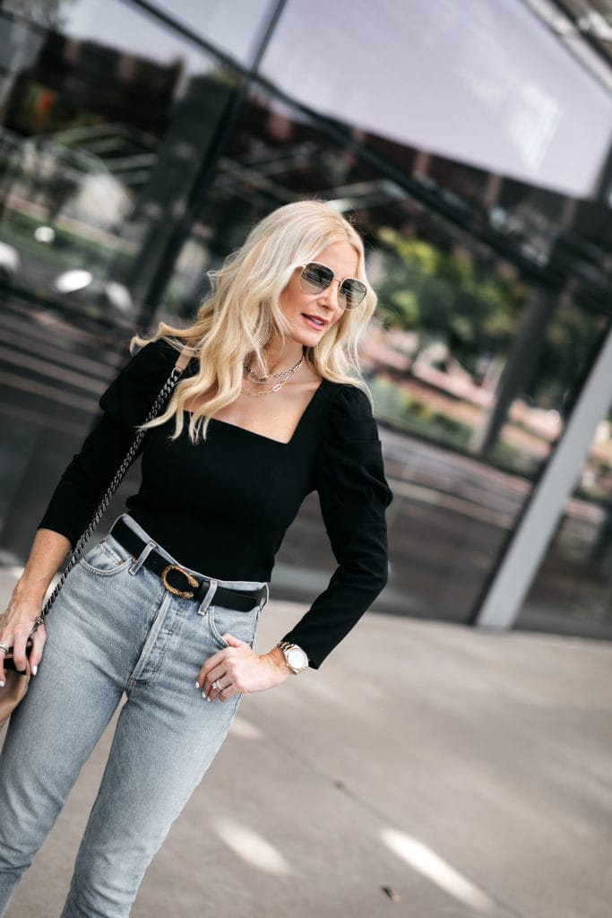 Style blogger wearing a puff sleeve top and jeans