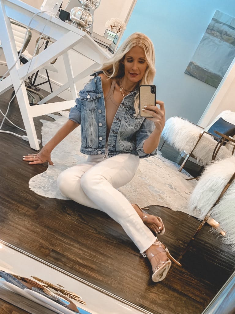 Dallas influencer wearing a denim jacket and white jeans