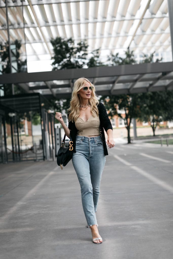 Dallas blogger wearing Agolde denim and a neutral crop top for date night