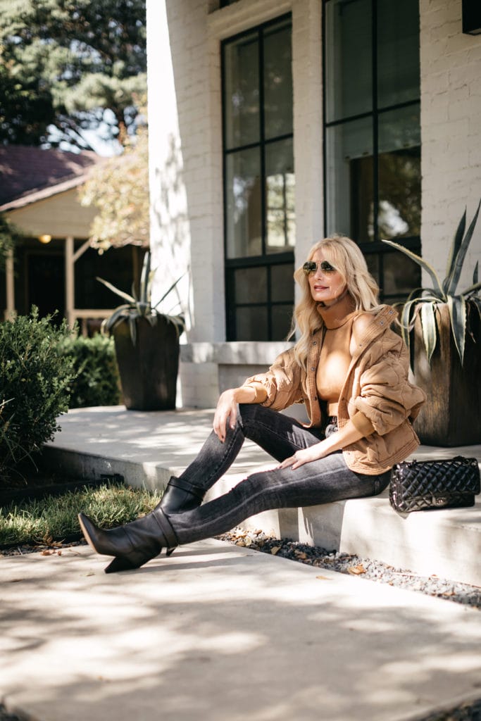 Dallas blogger wearing black denim and neutral jacket for fall