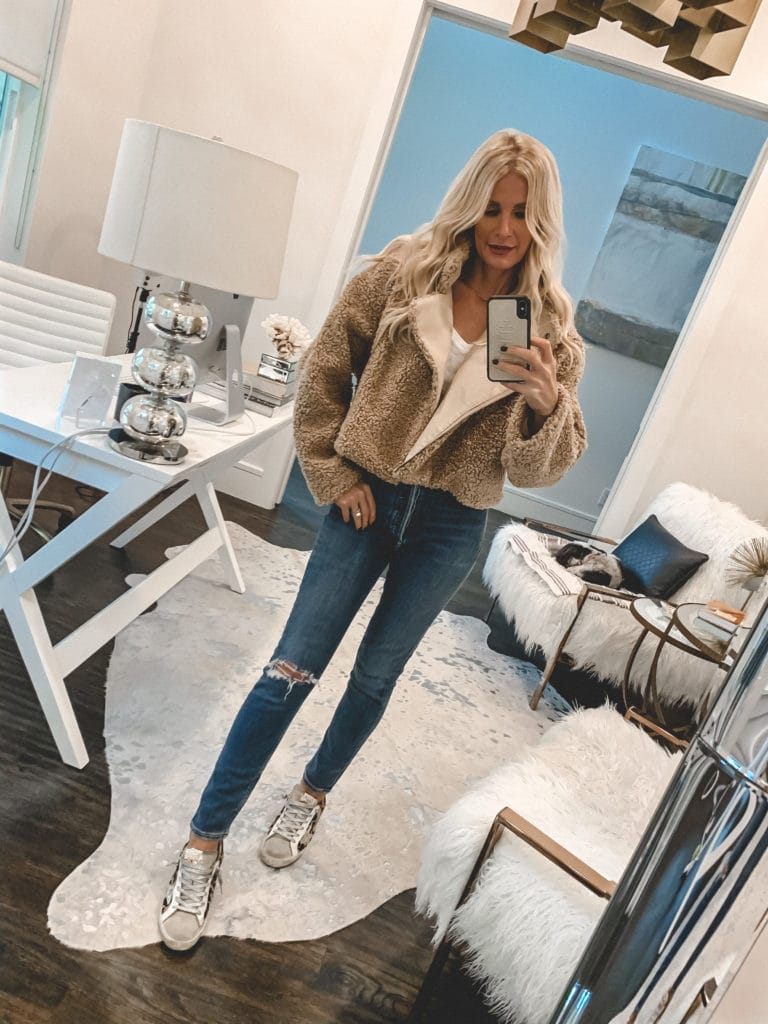 Fashion blogger wearing a neutral cozy fall jacket and denim