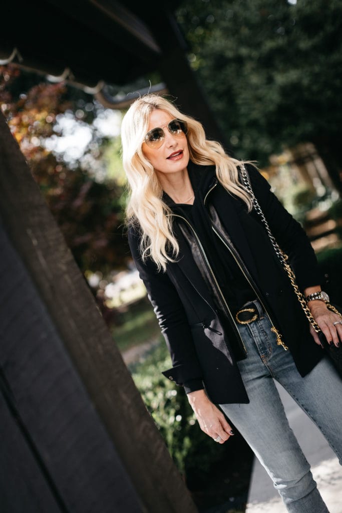 Dallas blogger wearing a Gucci belt and a black blazer with a dickey