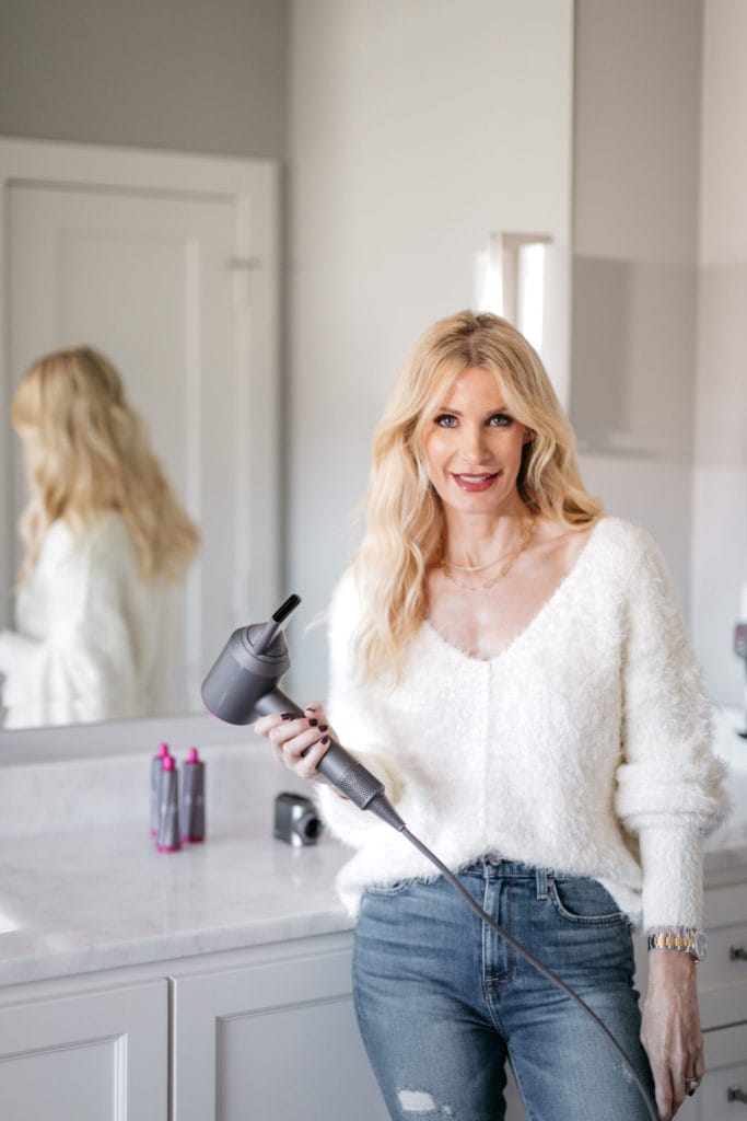 Dallas fashion blogger using Dyson products to style hair