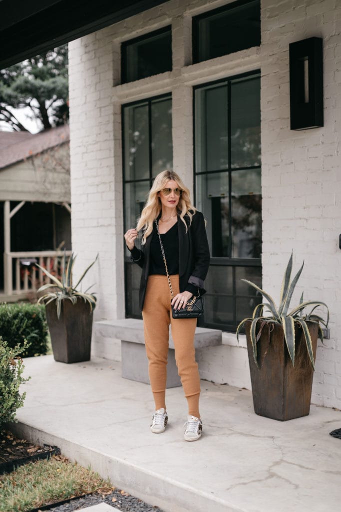 Dallas blogger wearing camel joggers and sneakers for a cozy chic look