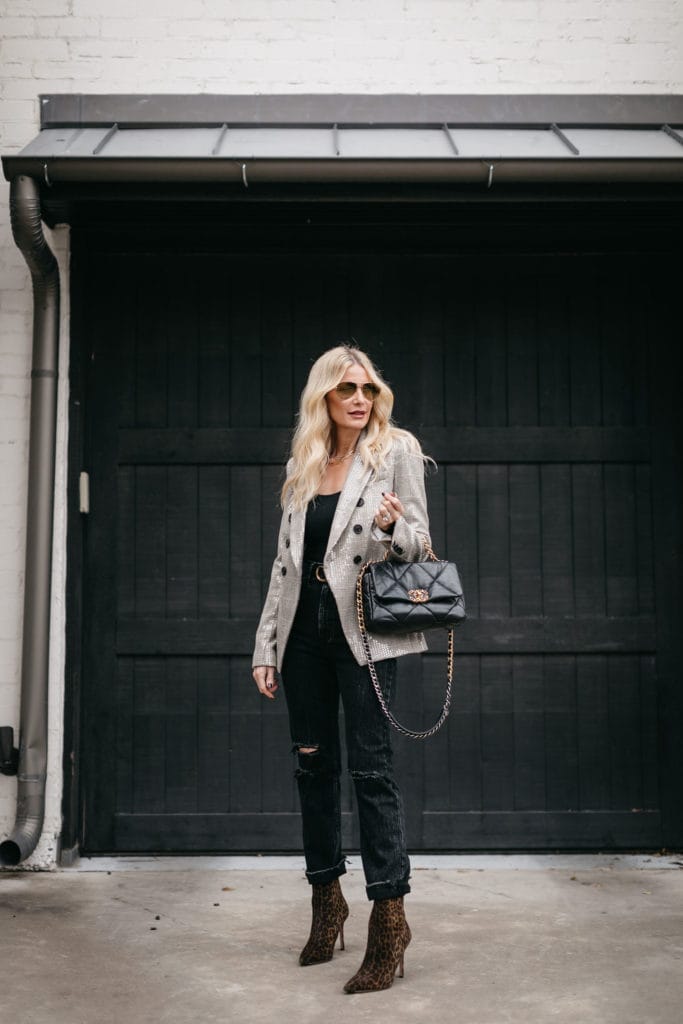Dallas blogger wearing black denim and a Chanel handbag with a blazer by Veronica Beard 