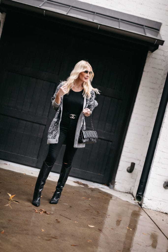 Fashion blogger wearing a leopard cardigan and black jeans