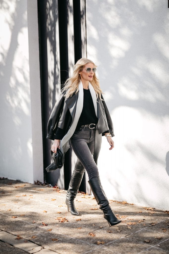 dallas fashion blogger wearing a cardigan and black jeans