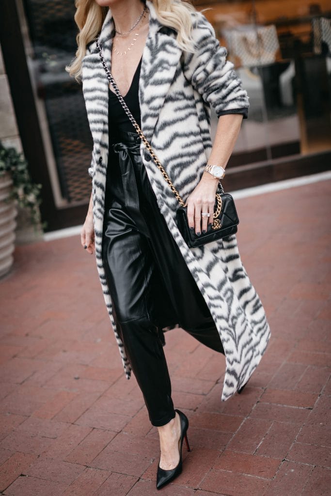 Dallas fashion blogger wearing a black bodysuit and black pumps