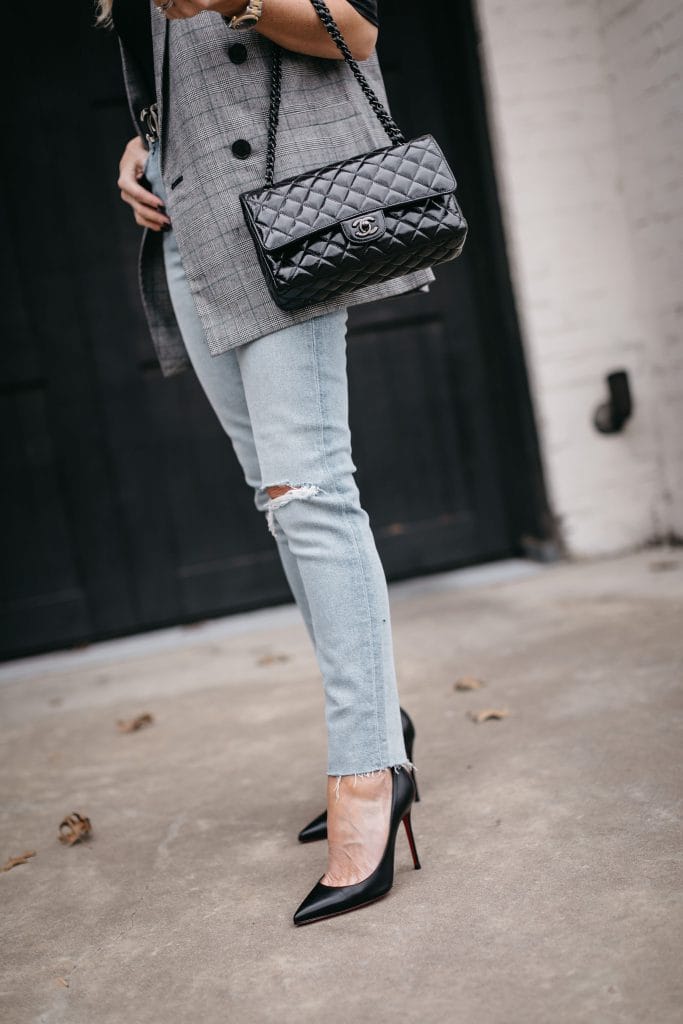Dallas blogger wearing a Chanel handbag and black pumps | wardrobe basic checklist