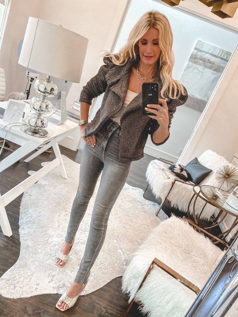 Dallas blogger wearing a grey puff sleeve jacket from Express and snake print mules