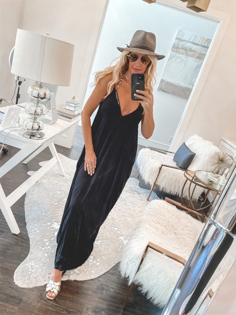 So Heather blog Dallas style blogger wearing a black maxi cover up and a grey hat for summer and the beach