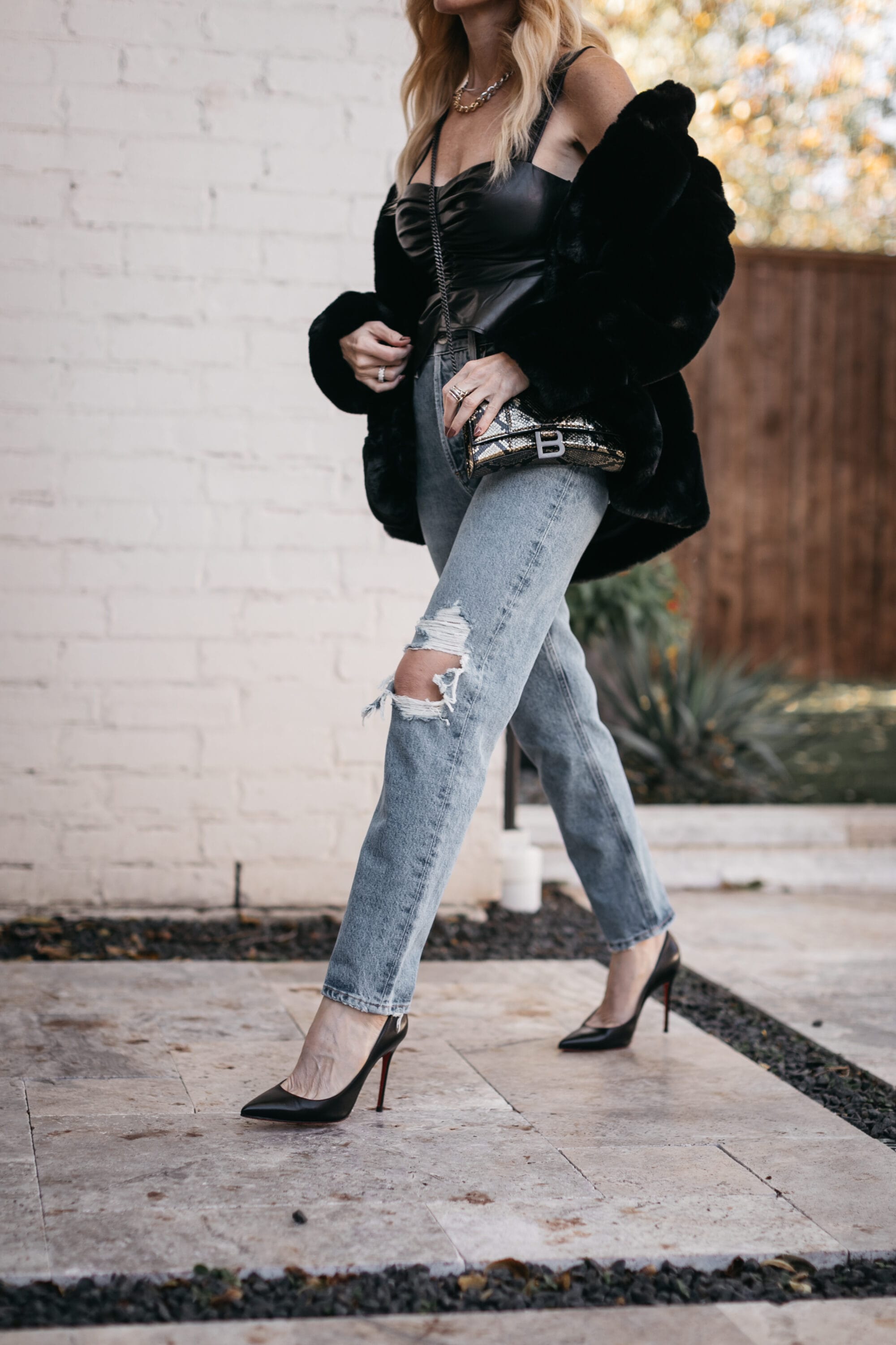 How To Wear A Denim Jacket: 7 Outfit Ideas To Try This Season - Lulus.com  Fashion Blog