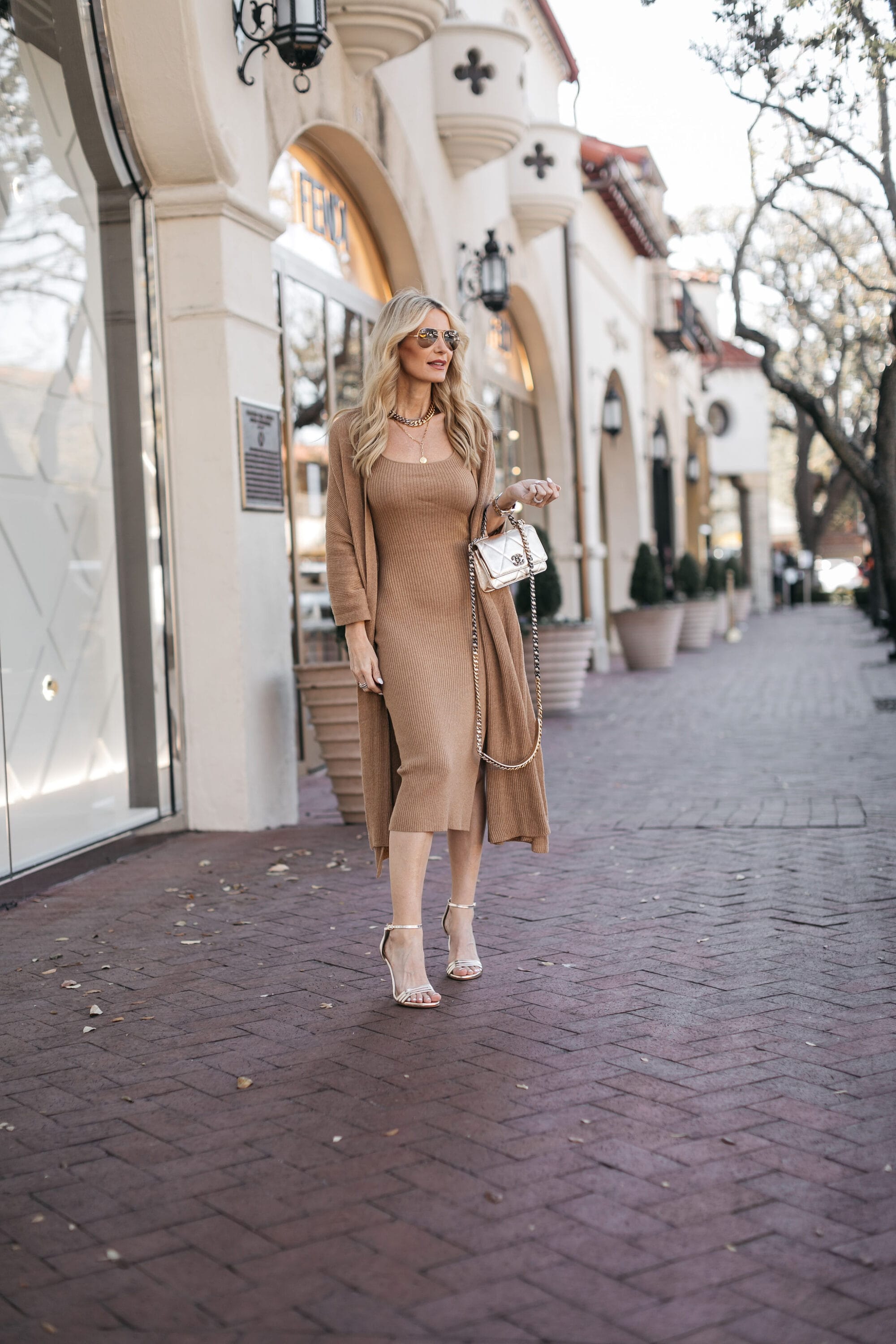 Dallas fashion blogger modeling how to look expensive on a budget