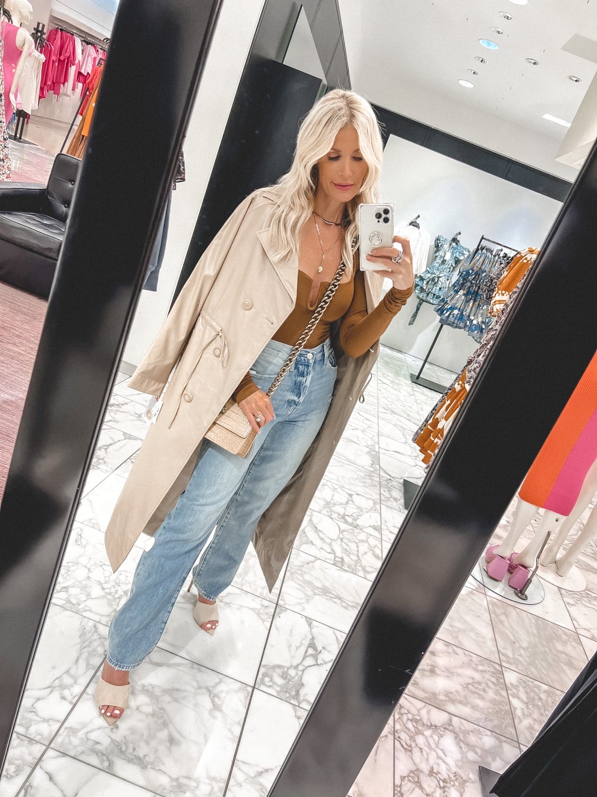 Dallas fashion blogger wearing keyhole bodysuit, classic trench coat and baggy denim