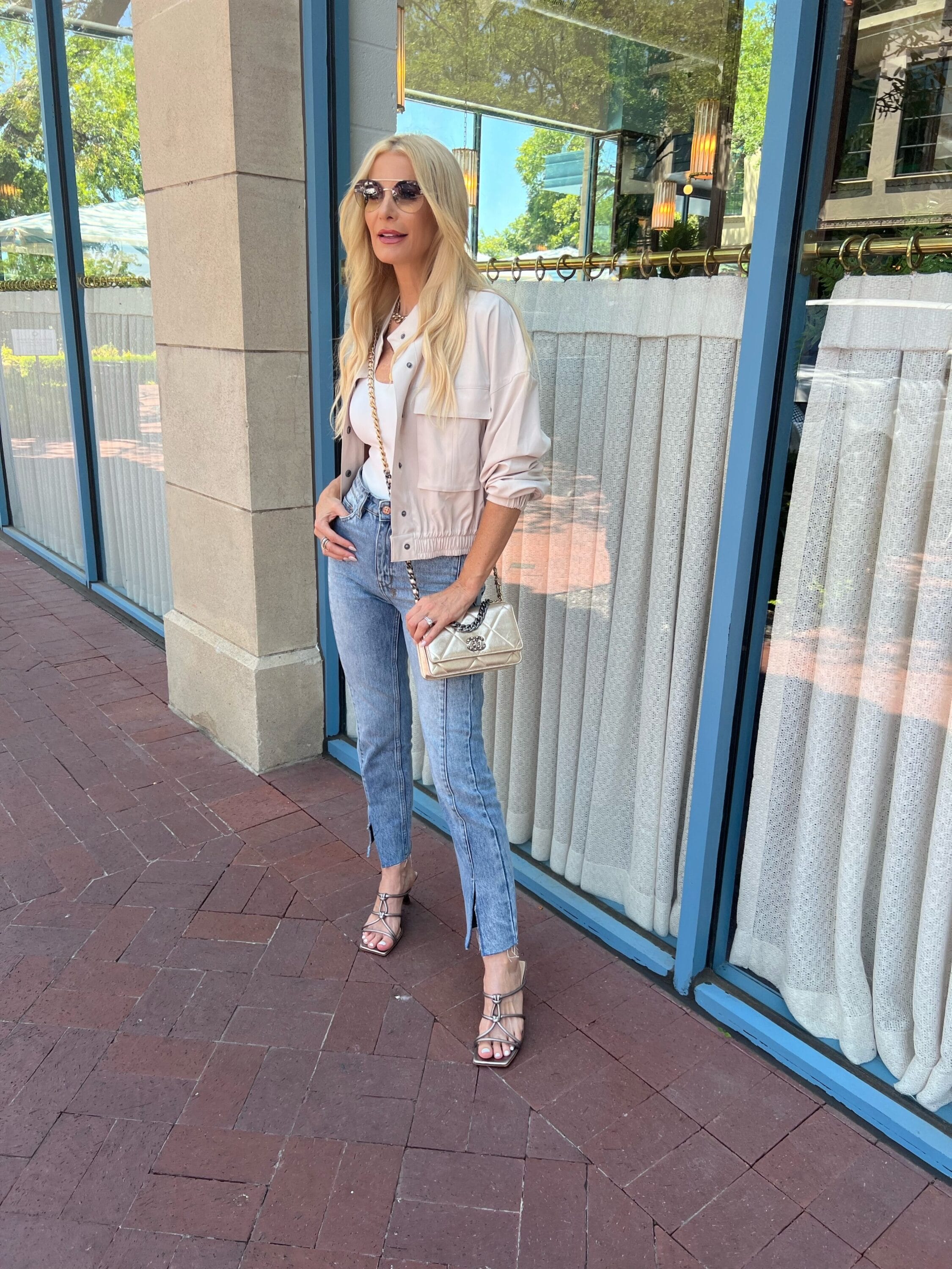Dallas fashion blogger wearing light jacket as key transitional piece from summer to to fall