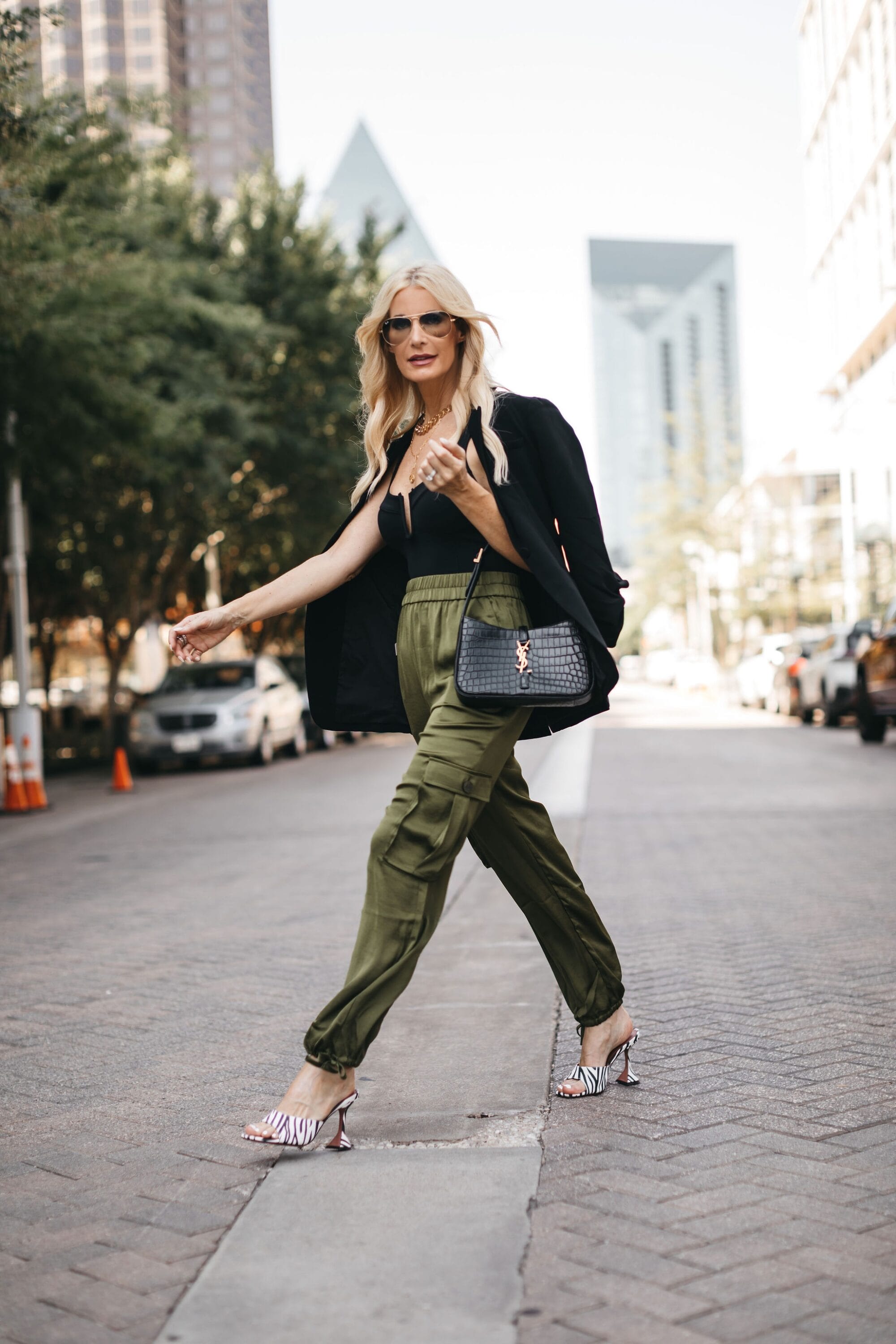 What To Wear With Cargo Pants: 12 Styling Tips