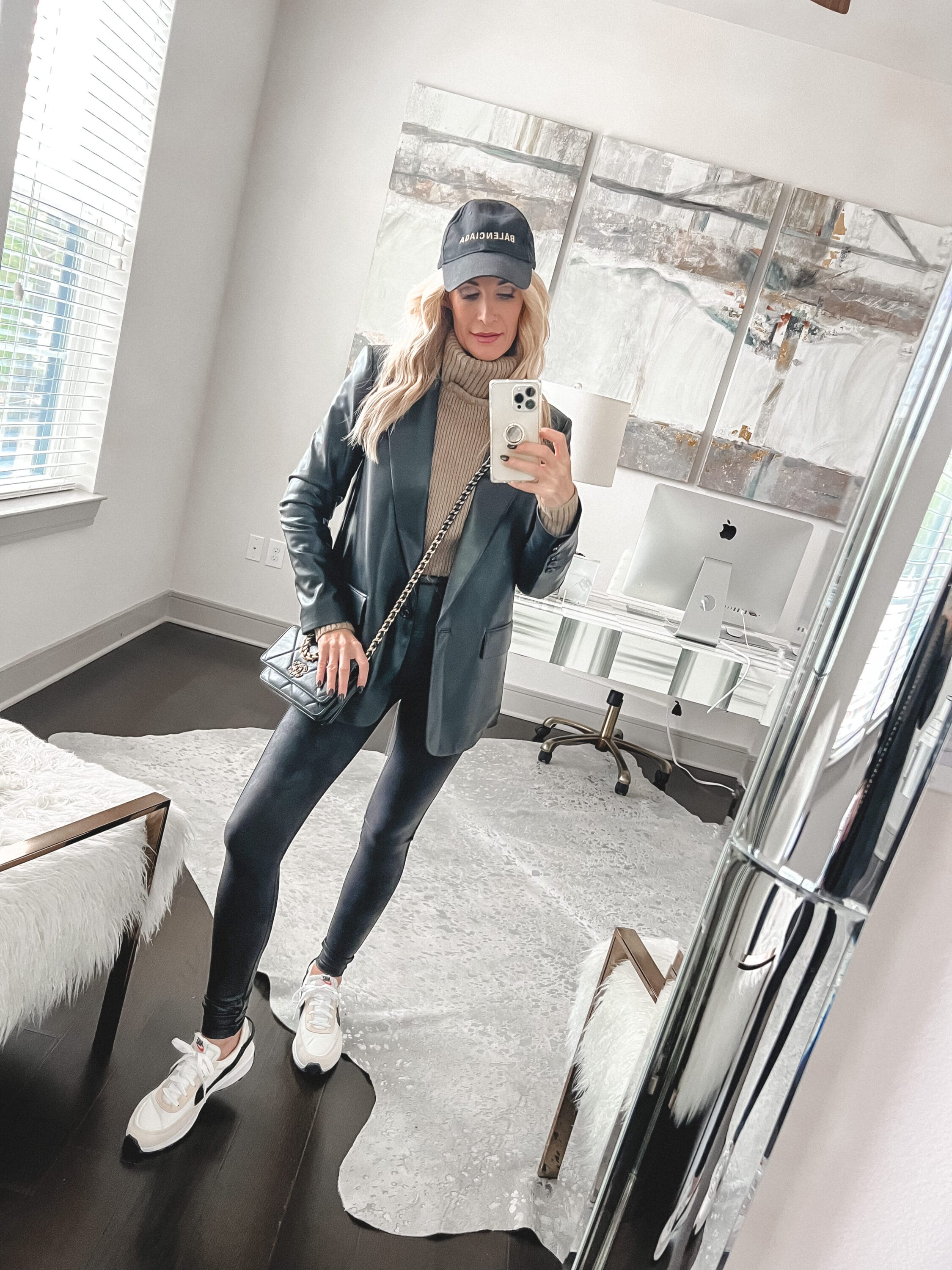 Dallas fashion blogger over 40 wearing athlesiure items featured in the best cyber Monday sales of 2022.