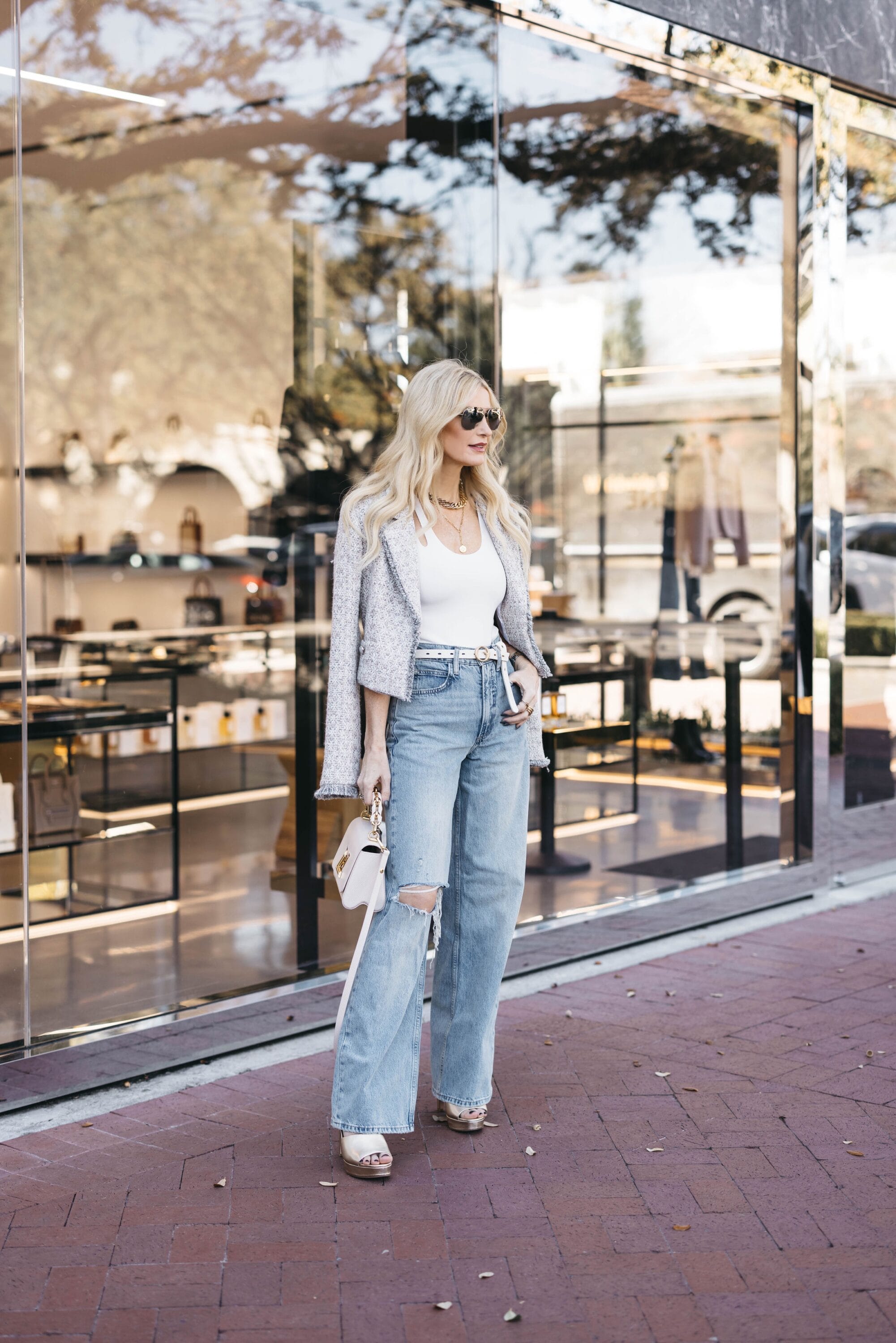 Style tips for the silhouette of the season wide-leg jeans