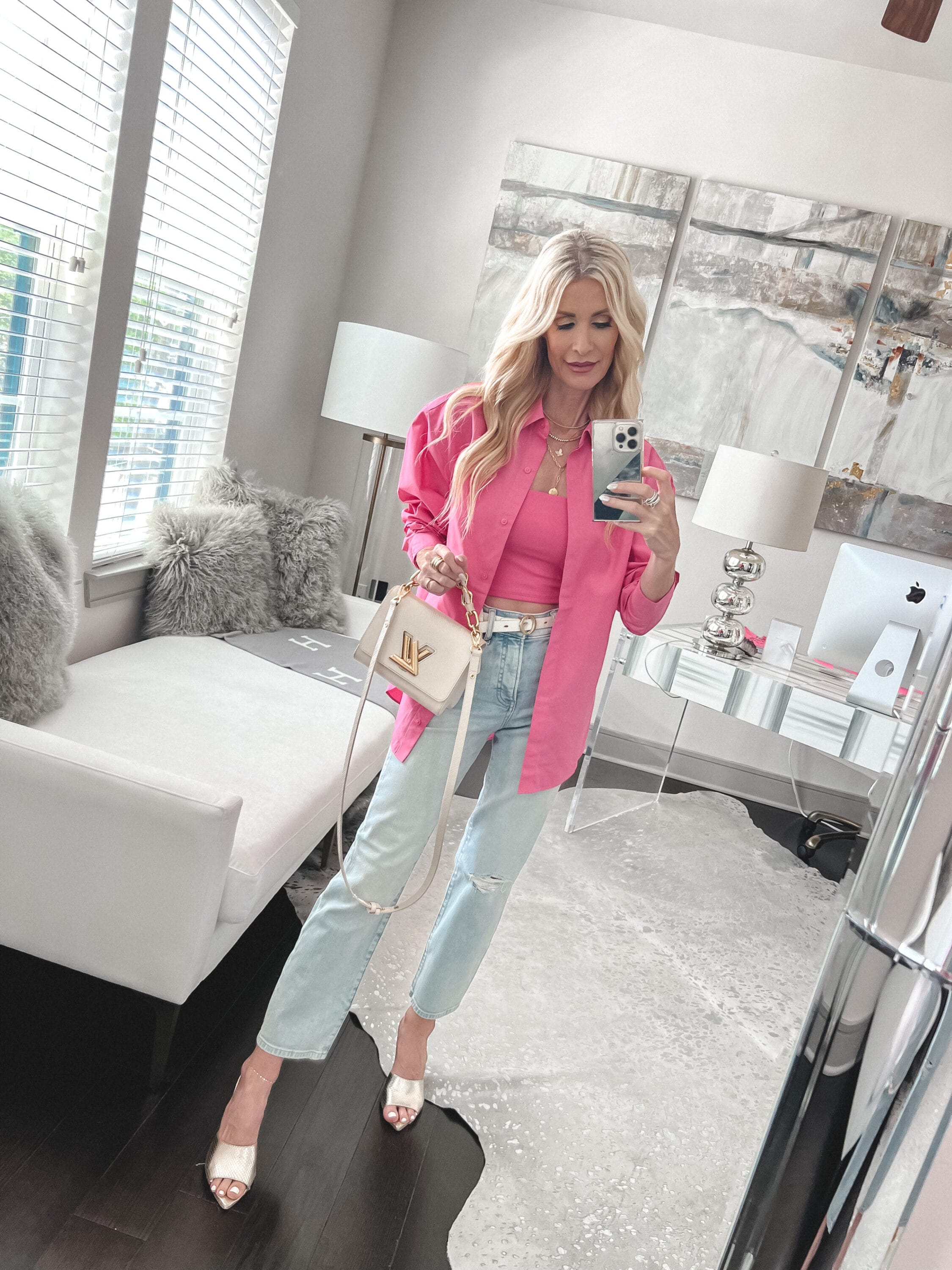 Dallas fashion stylist wears a pop of pink instead of all dark colors which is one of 5 common fashion mistakes for women over 40.