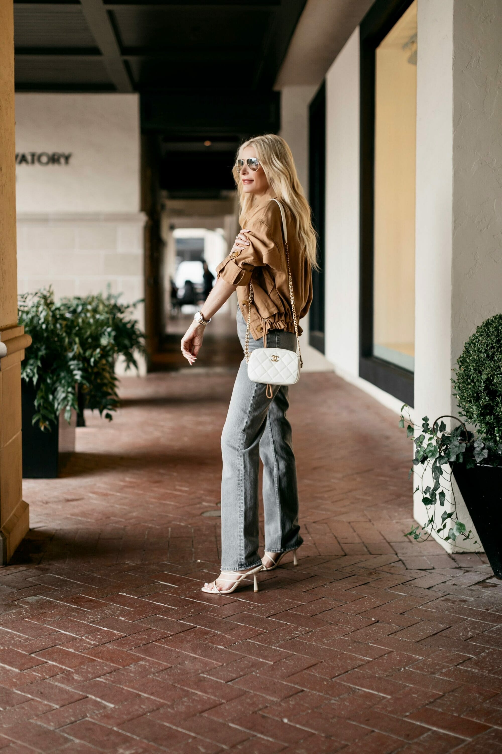 Over 40 Dallas fashion blogger wearing gray and camel as one of 5 expensive looking color combinations.