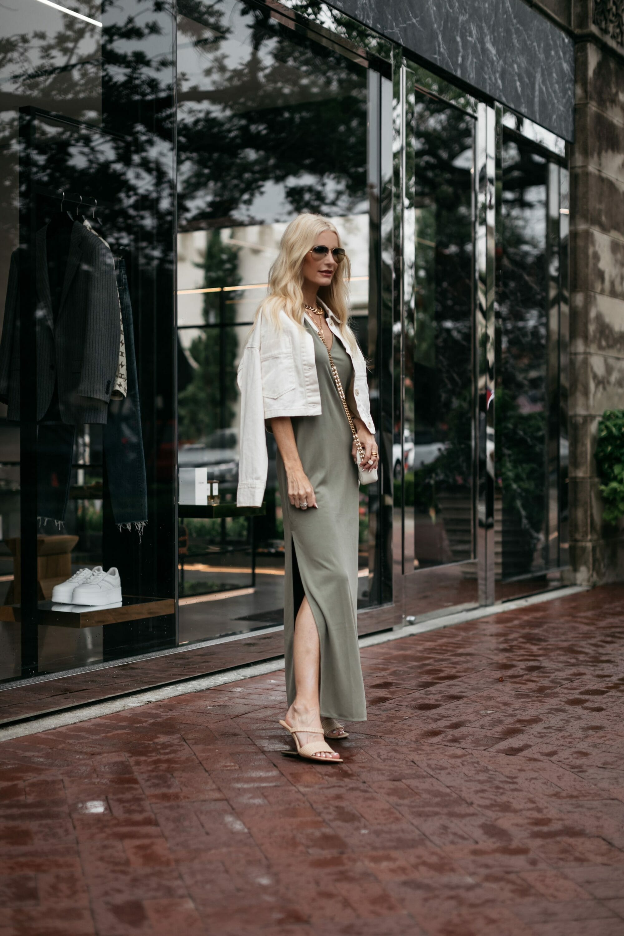 Over 40 Dallas fashion blogger wearing olive & ivory as one of 5 expensive looking color combinations. 