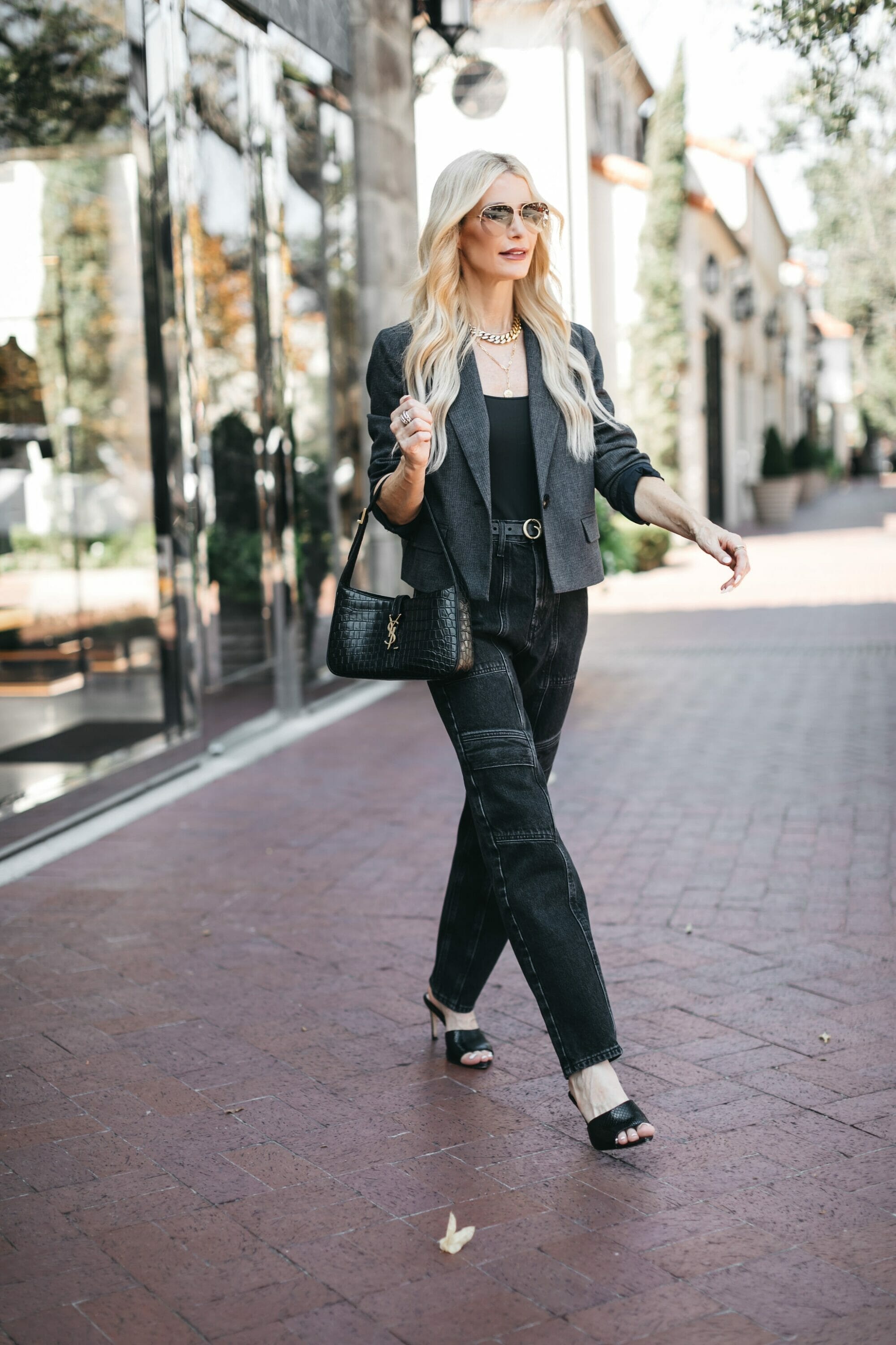 Blazer and Jeans Outfits for Fall - the gray details