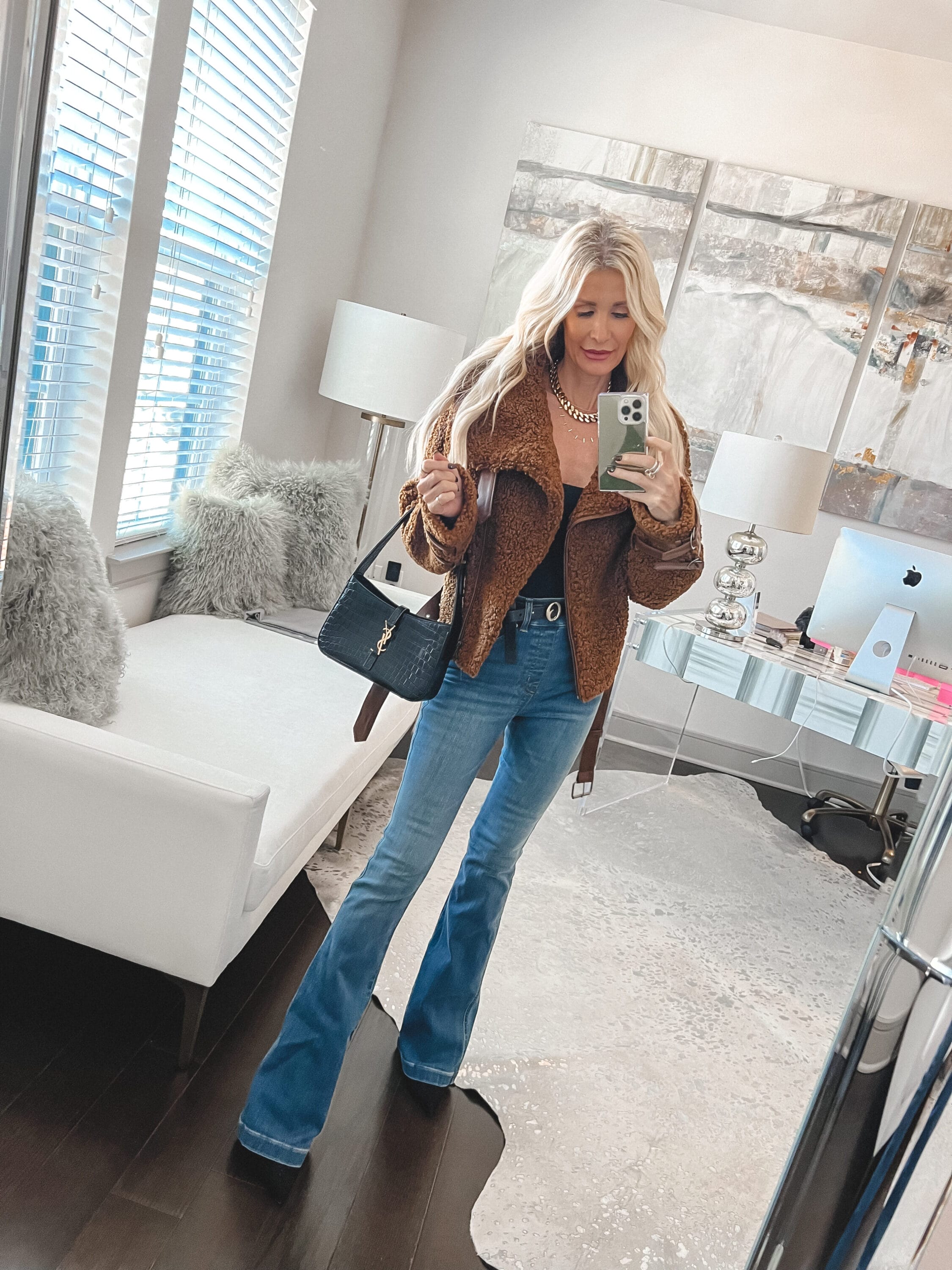 Over 40 fashion stylist from Dallas wearing a brown faux fur jacket with Spanx jeans as one of 5 chic Thanksgiving outfits.