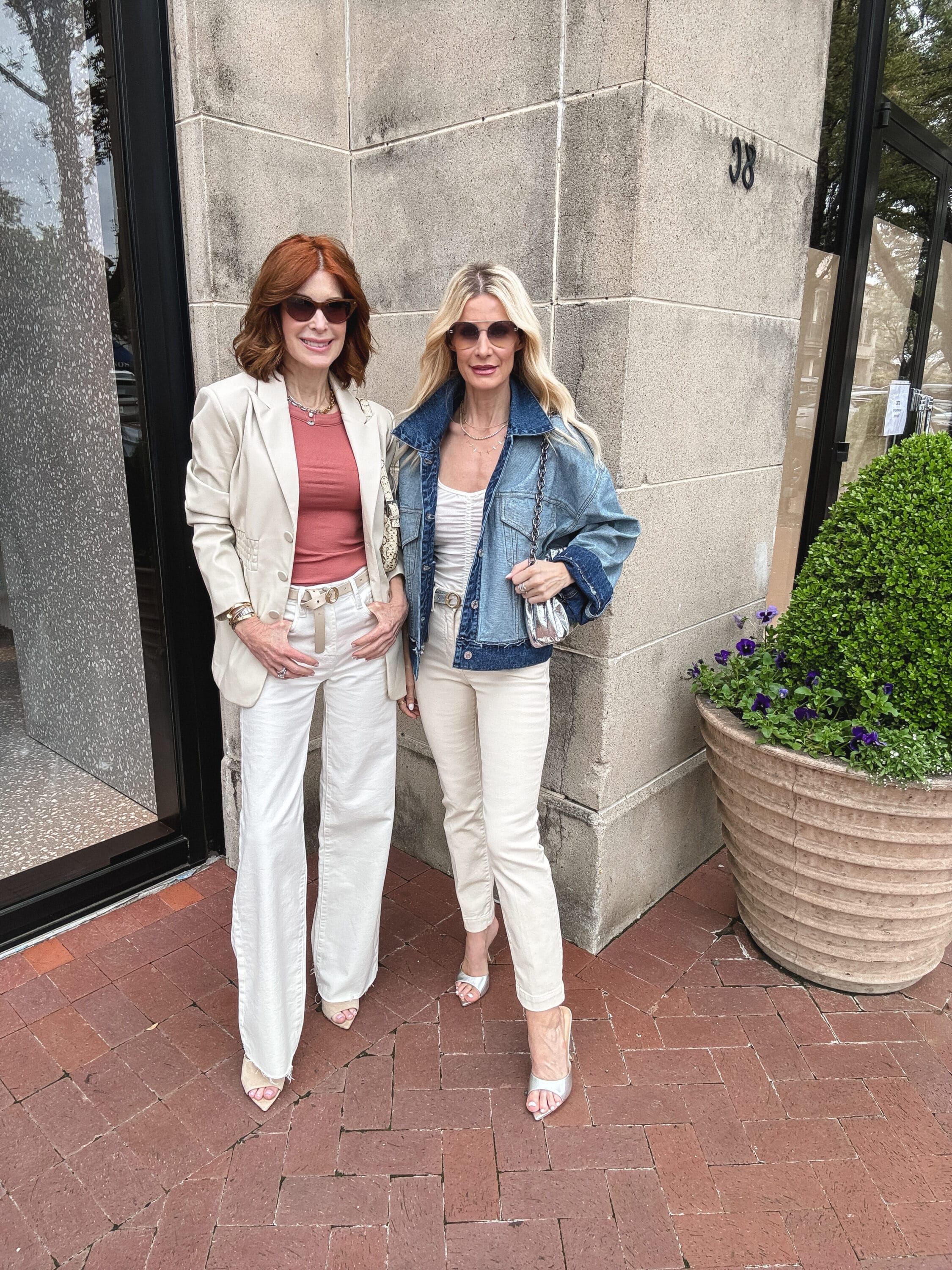 Over 40 fashion influencer wearing ivory denim with a two toned denim jacket and silver accessories.